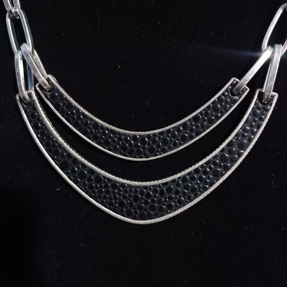 PREMIER DESIGNS Fade to Black Matte Silver Necklace, 16" - Picture 2 of 4